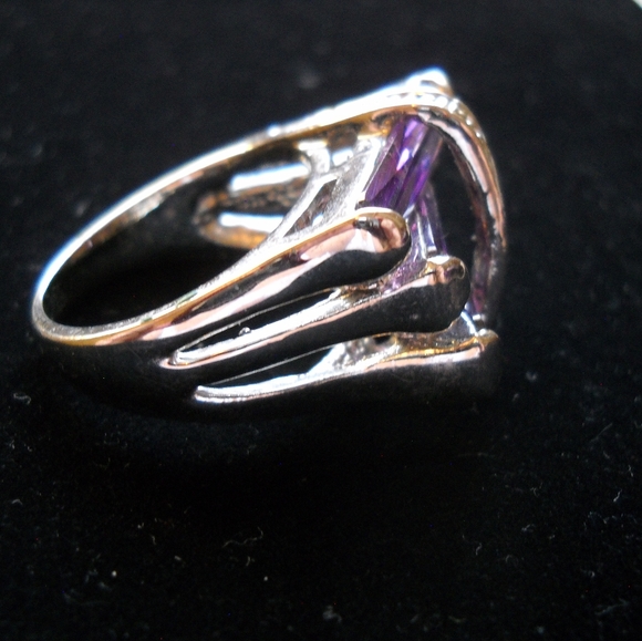 Ring - Picture 2 of 4